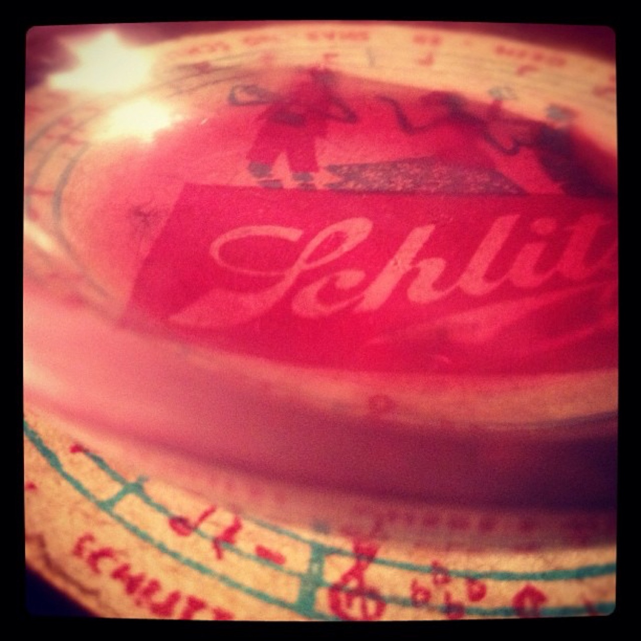 An old Schlitz tin, up close