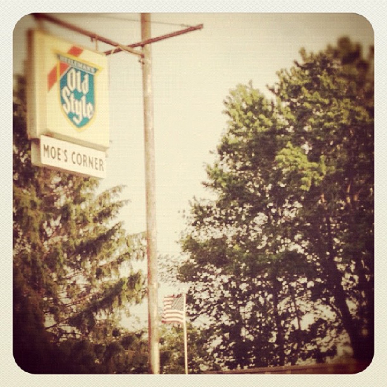 Old Style sign at Moe's Corner