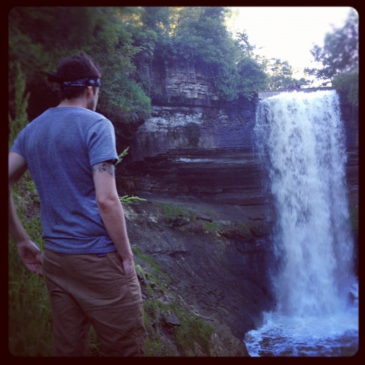Watching Minnehaha Falls from the gorge edge