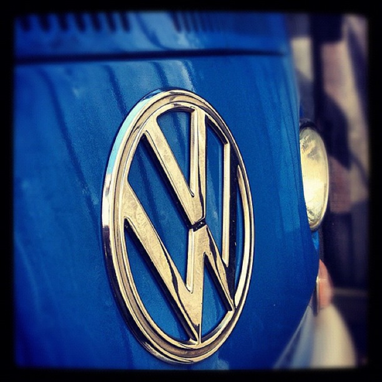Chrome VW badge on a blue Beetle
