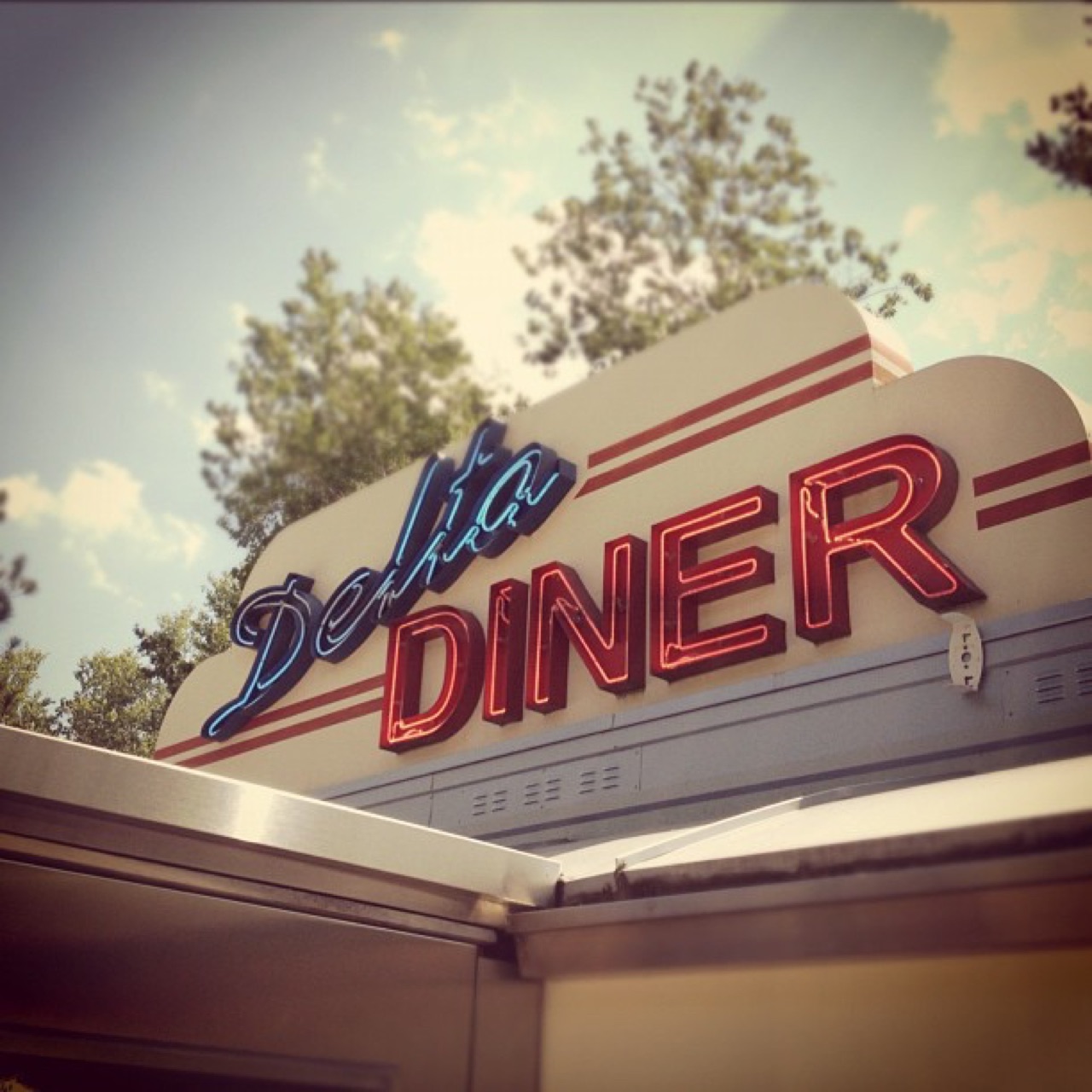 Neon sign at the Delta Diner