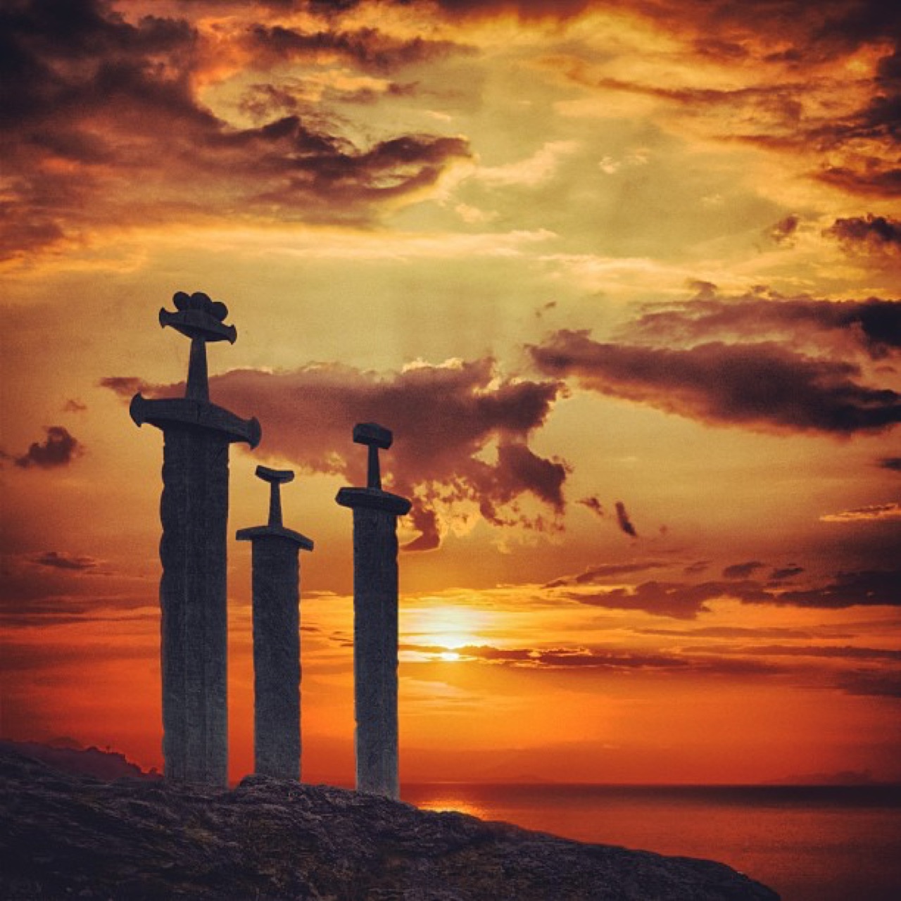 Three swords at the Battle of Hafrsfjord