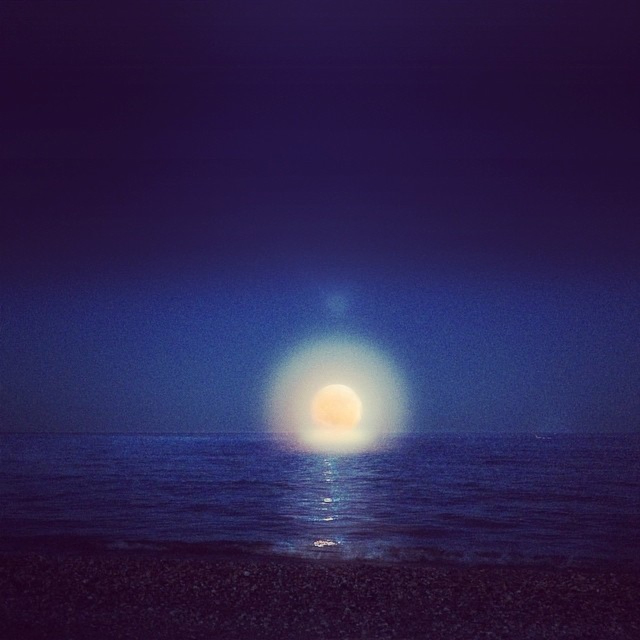 Huge #fullmoon coming up over the sea on #fridaythe13th.