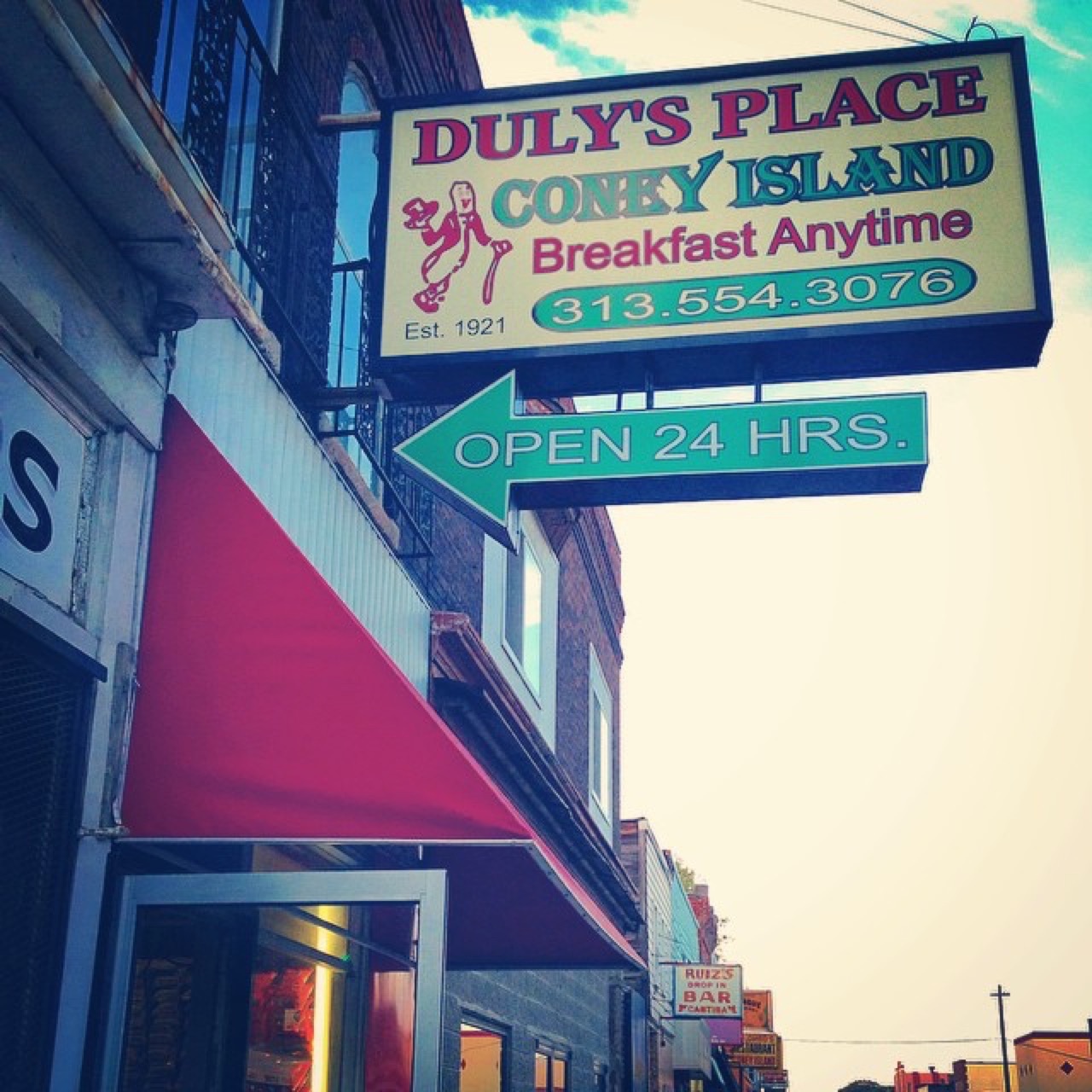 Getting a #coney in SW Detroit.