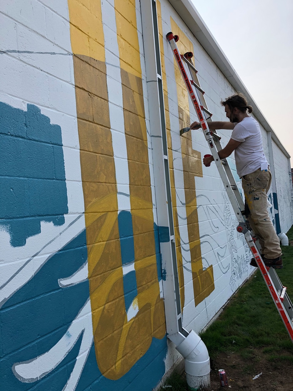 Started a new “unity” mural today and got to sport my new mask.