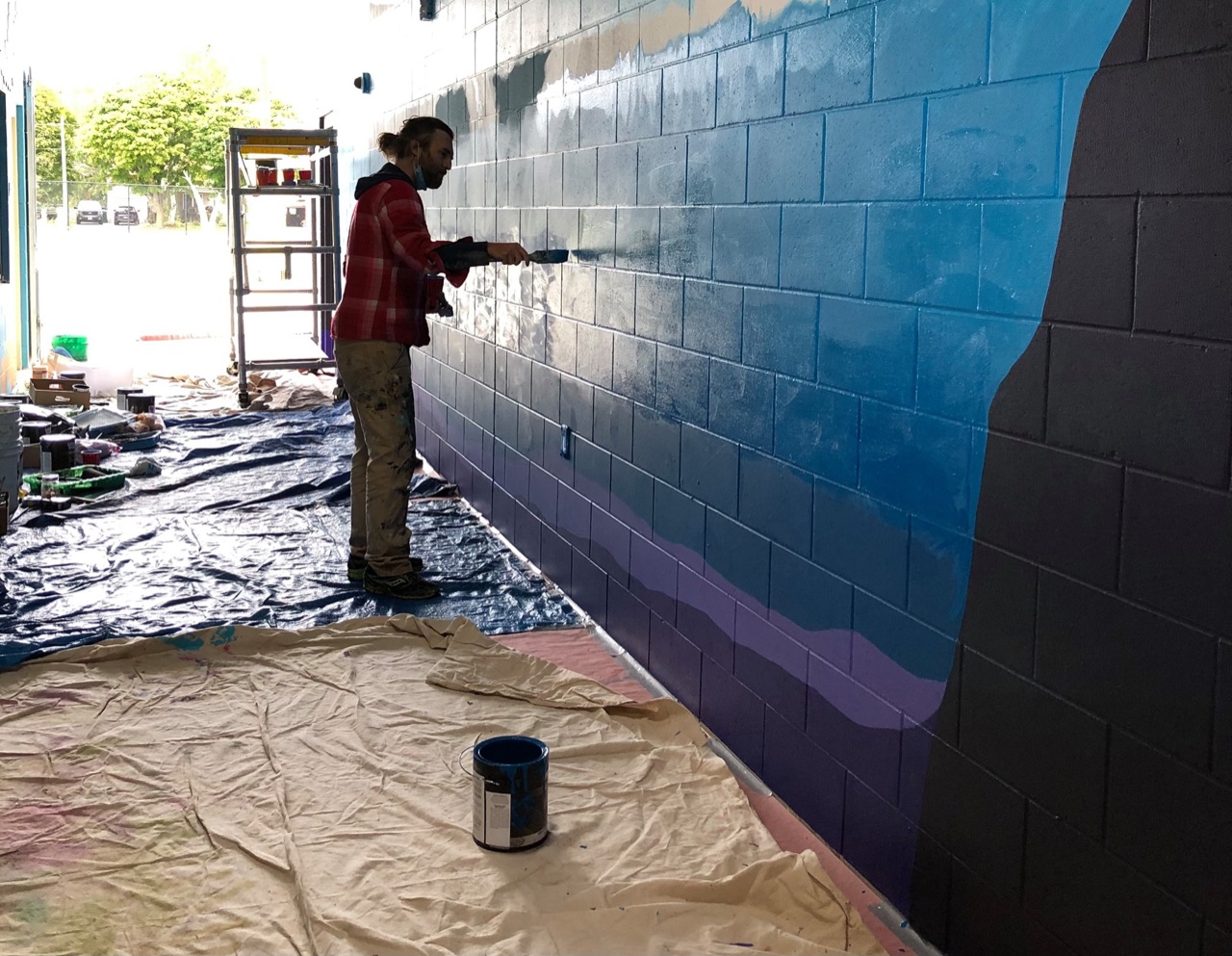 A good weather weekend for finishing touches on the sponsorship wall!