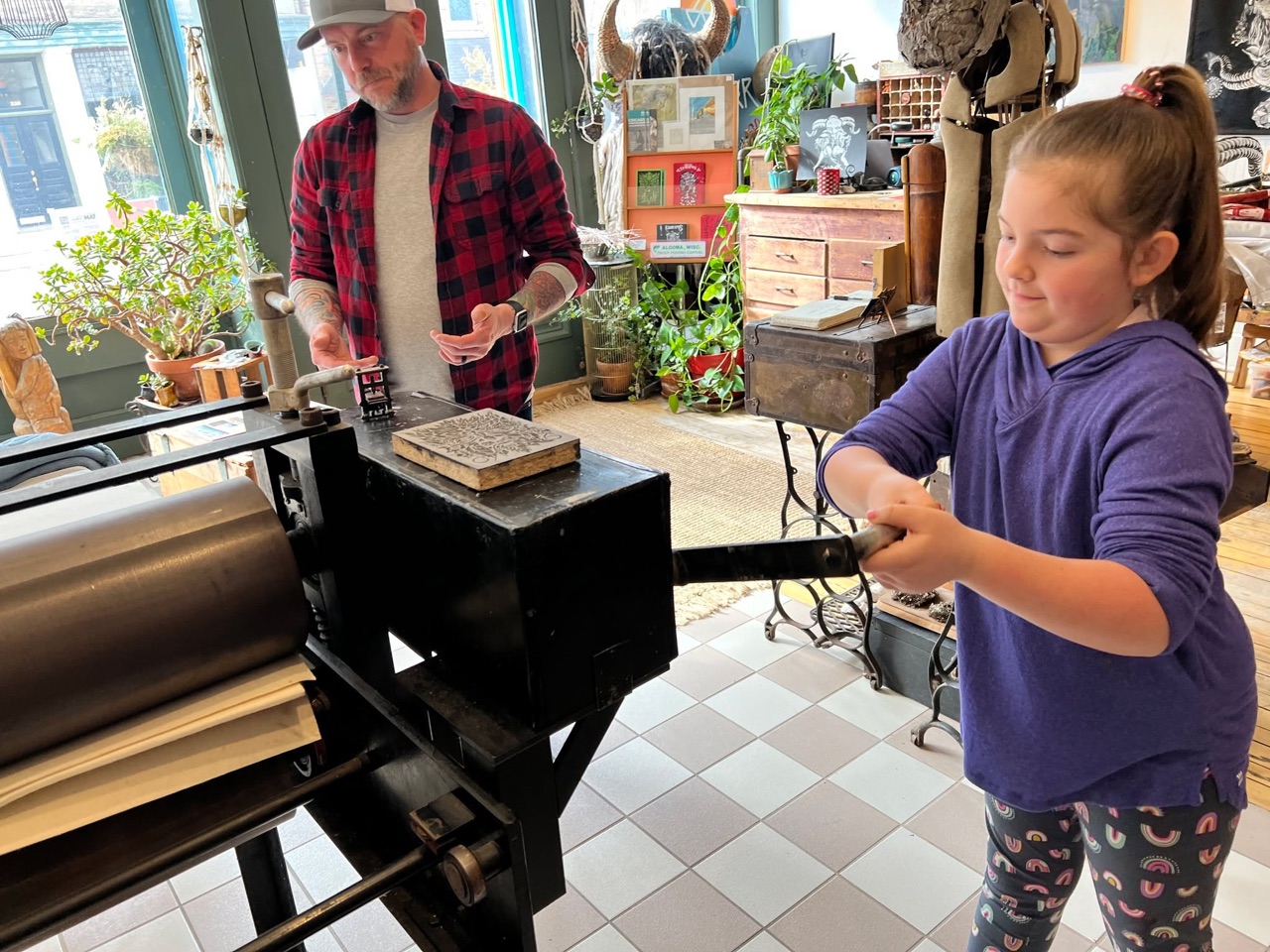 We had a great group of young printmakers in the studio this morning!