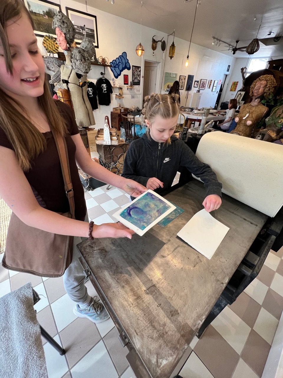 We had a great group of young printmakers in the studio this morning!
