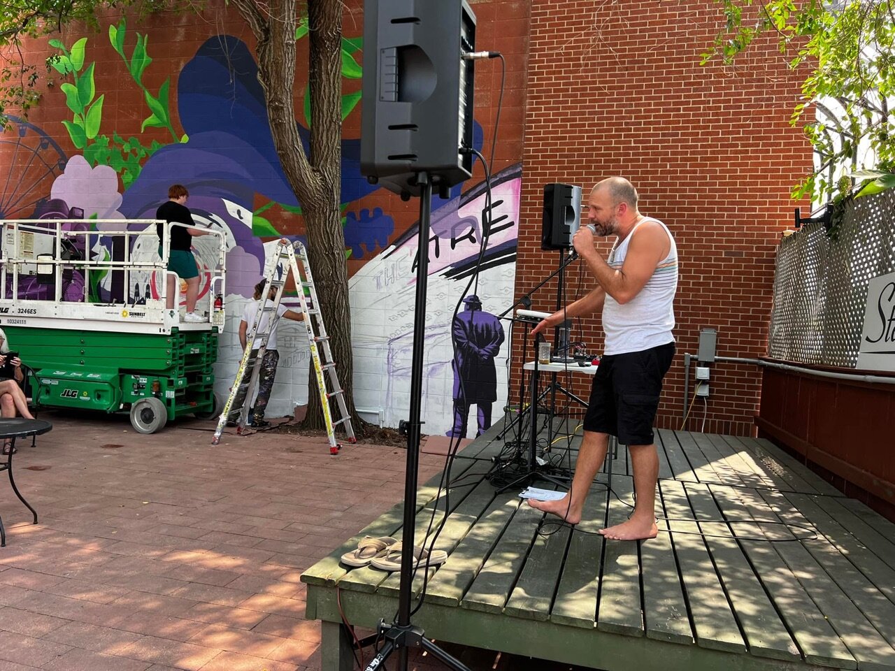 Such good vibes @ Mural & Busker Festival!