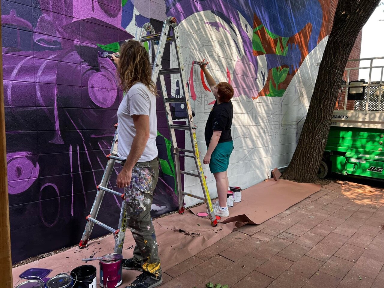 Such good vibes @ Mural & Busker Festival!