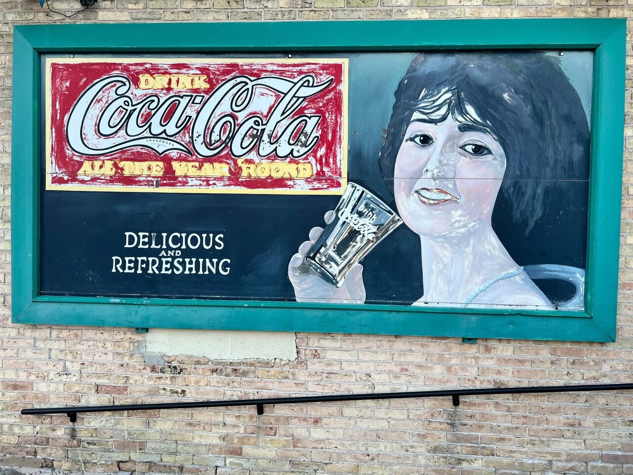 This beautiful old sign is looking fresh and fabulous.