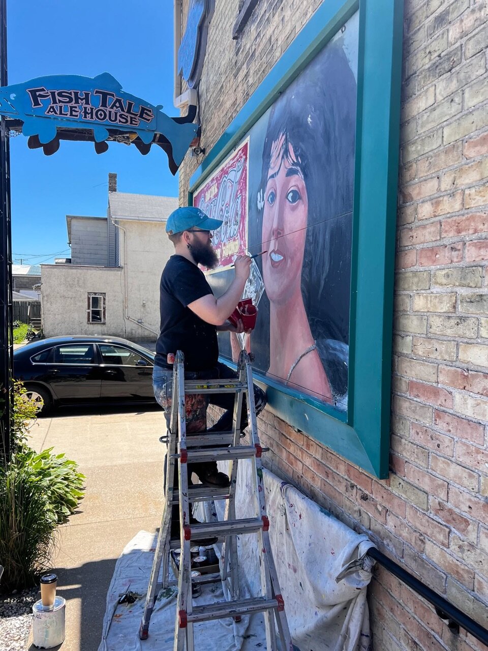 This beautiful old sign is looking fresh and fabulous.