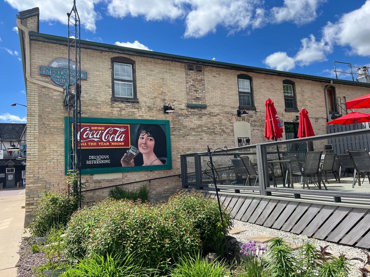 This beautiful old sign is looking fresh and fabulous.